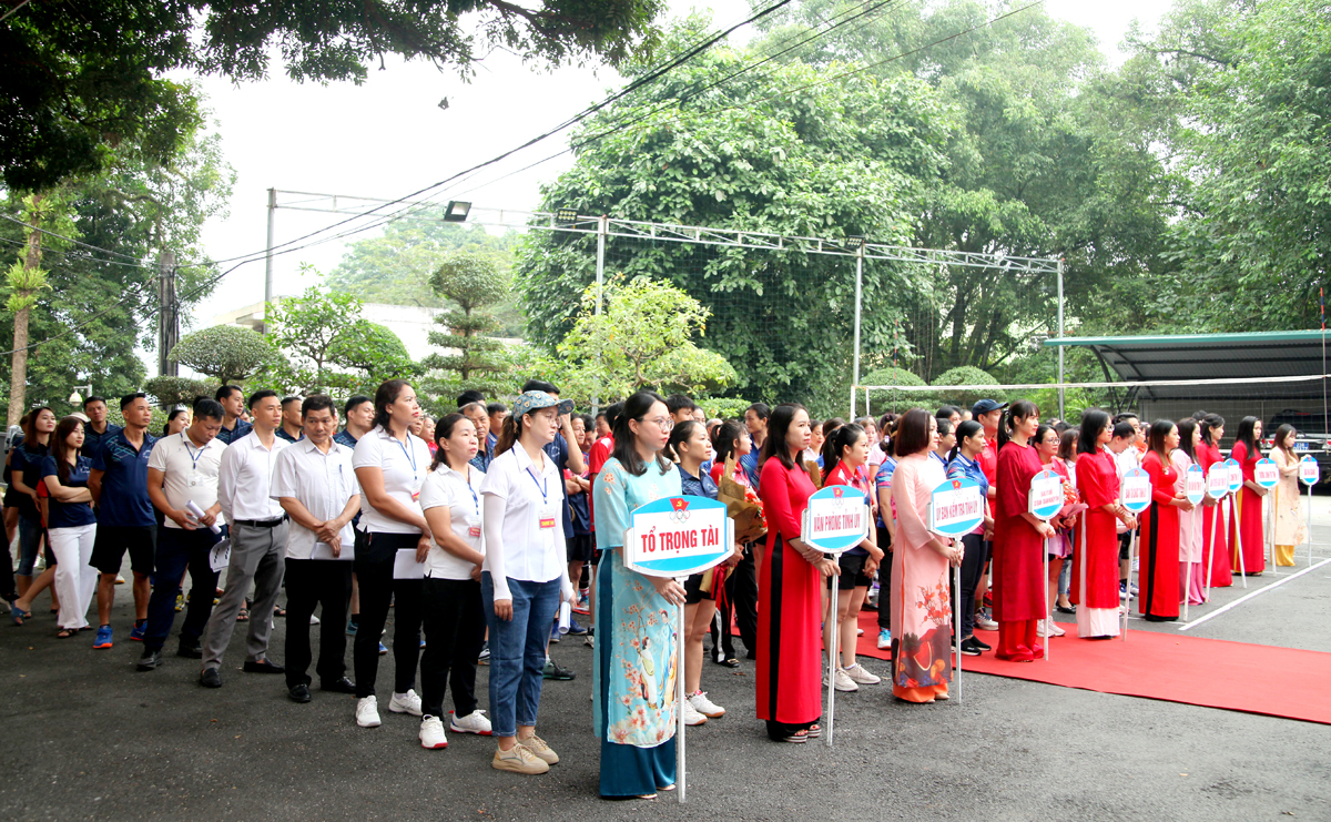 Các đoàn vận động viên tham gia giải.