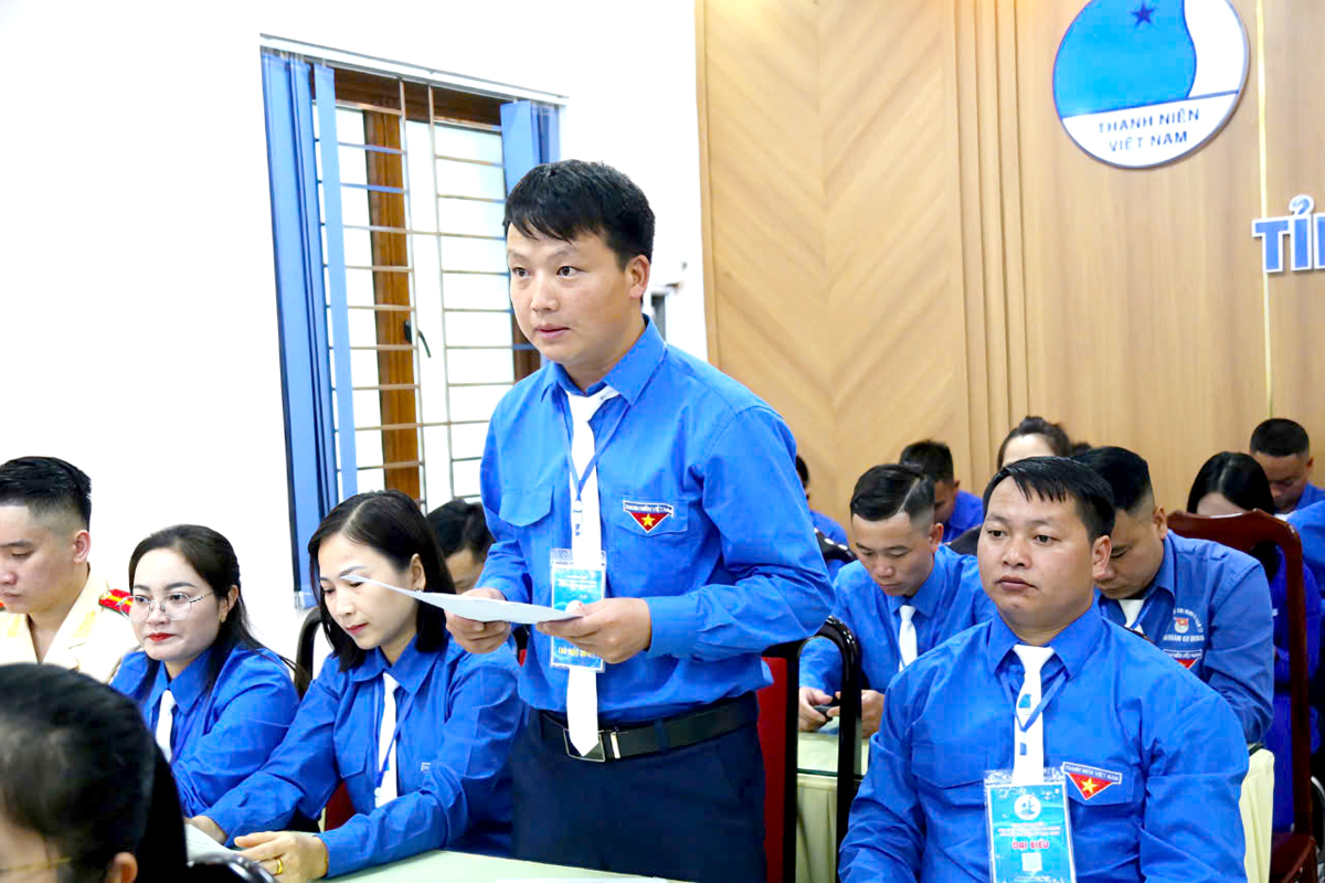 Đại diện đoàn đại biểu Hội LHTN huyện Yên Minh tham luận tại diễn đàn thanh niên với nội dung “Vai trò Hội LHTN trong công tác đoàn kết tập hợp thanh niên.