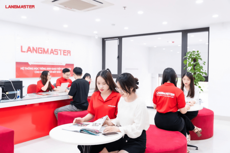 Langmaster có phương pháp học thú vị, giúp người đi làm bớt áp lực khi học tiếng Anh 