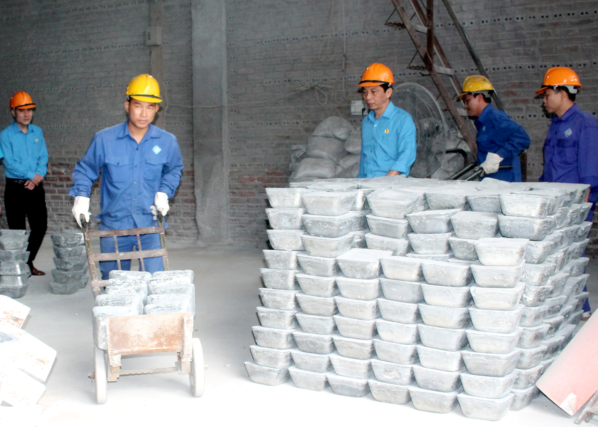 Antimony ore is a key export product of Ha Giang Mineral and Mechanics Joint Stock Company.