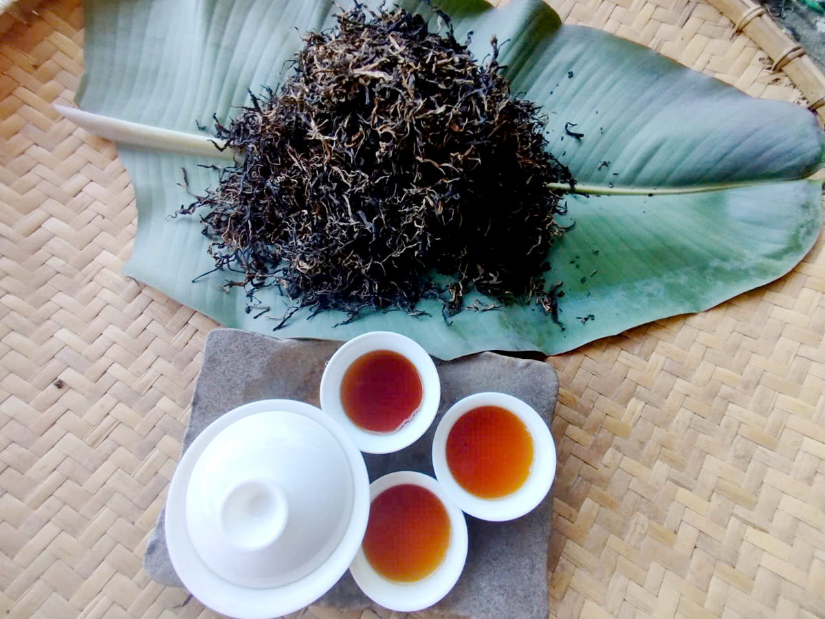 Black tea - a type of tea made from Shan Tuyet tea buds.