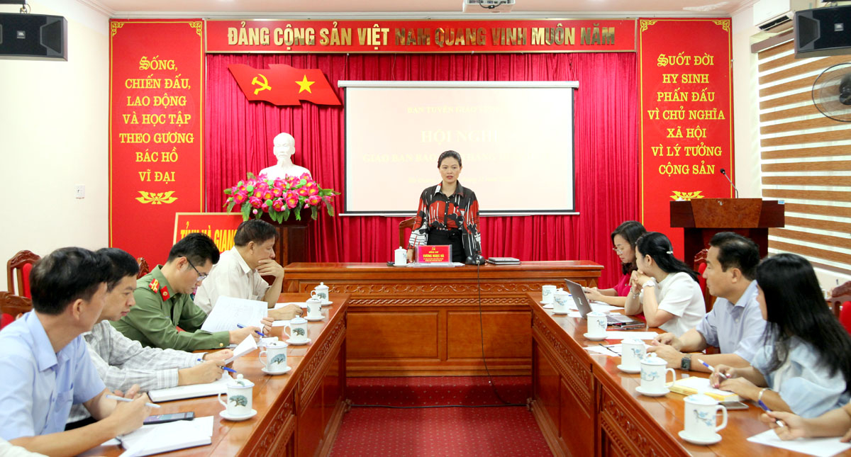 Trưởng Ban Tuyên giáo Tỉnh ủy Vương Ngọc Hà định hướng tuyên truyền tại hội nghị.