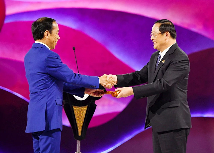 Lễ chuyển giao cương vị Chủ tịch ASEAN từ Indonesia sang Lào.