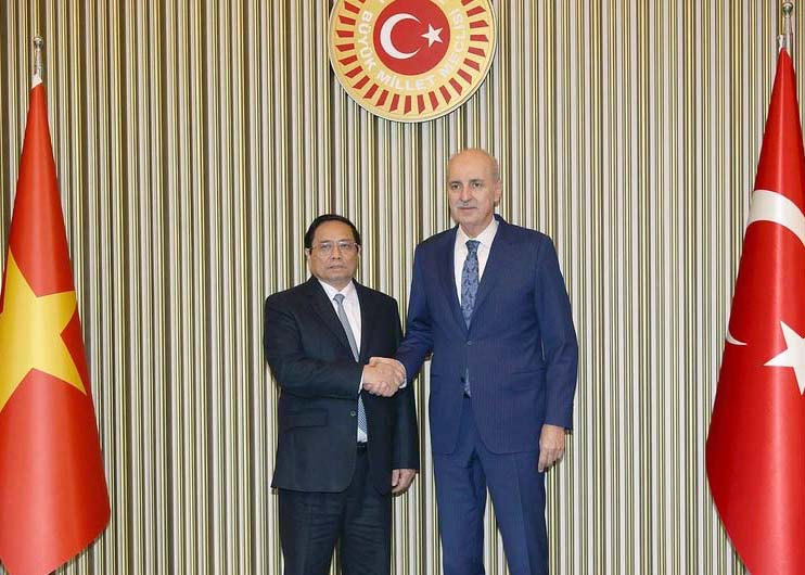 Thủ tướng Chính phủ Phạm Minh Chính và Chủ tịch Quốc hội Thổ Nhĩ Kỳ Numan Kurtulmus.