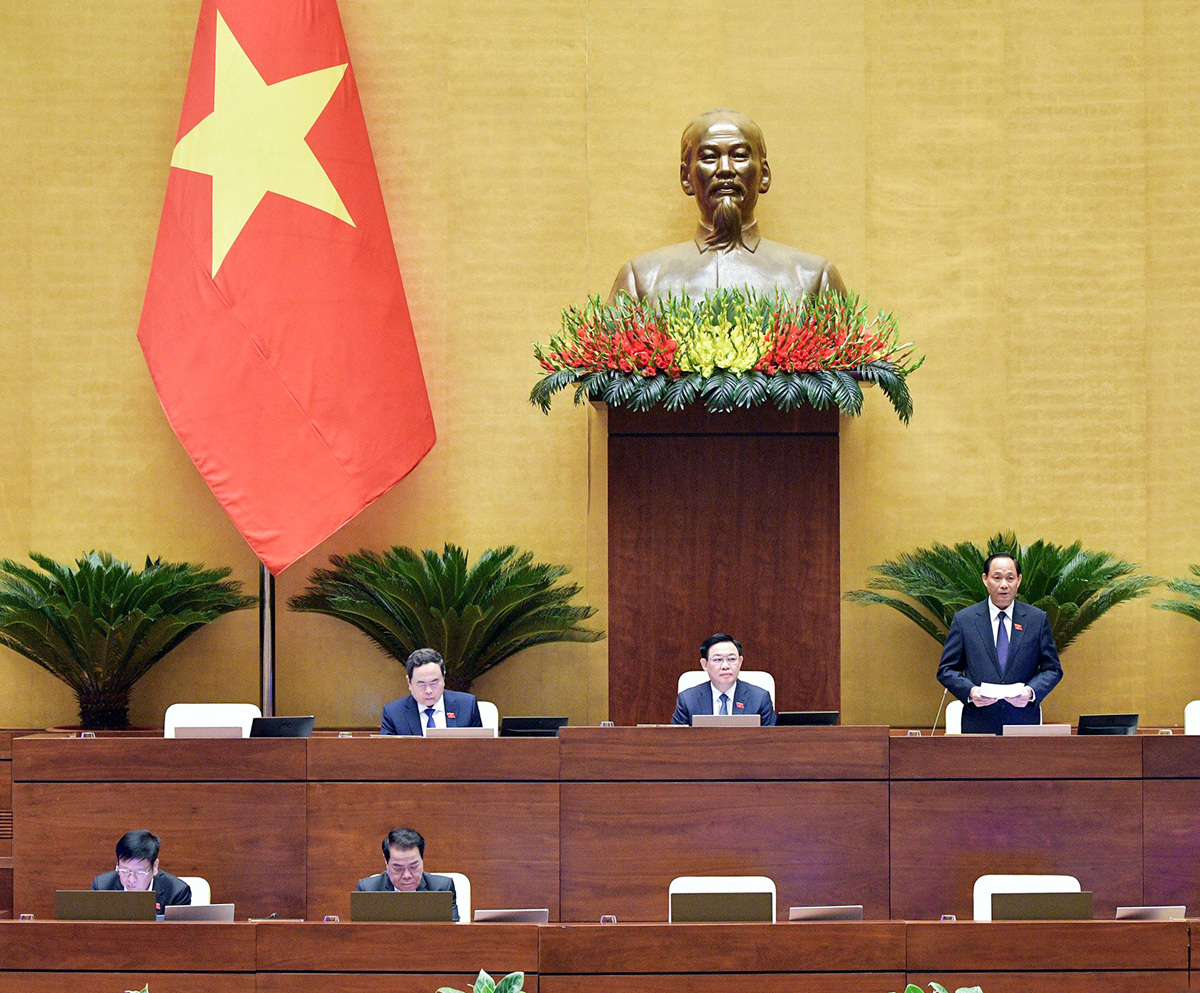 Phó Chủ tịch Quốc hội Trần Quang Phương điều hành phiên họp. Ảnh: CTV