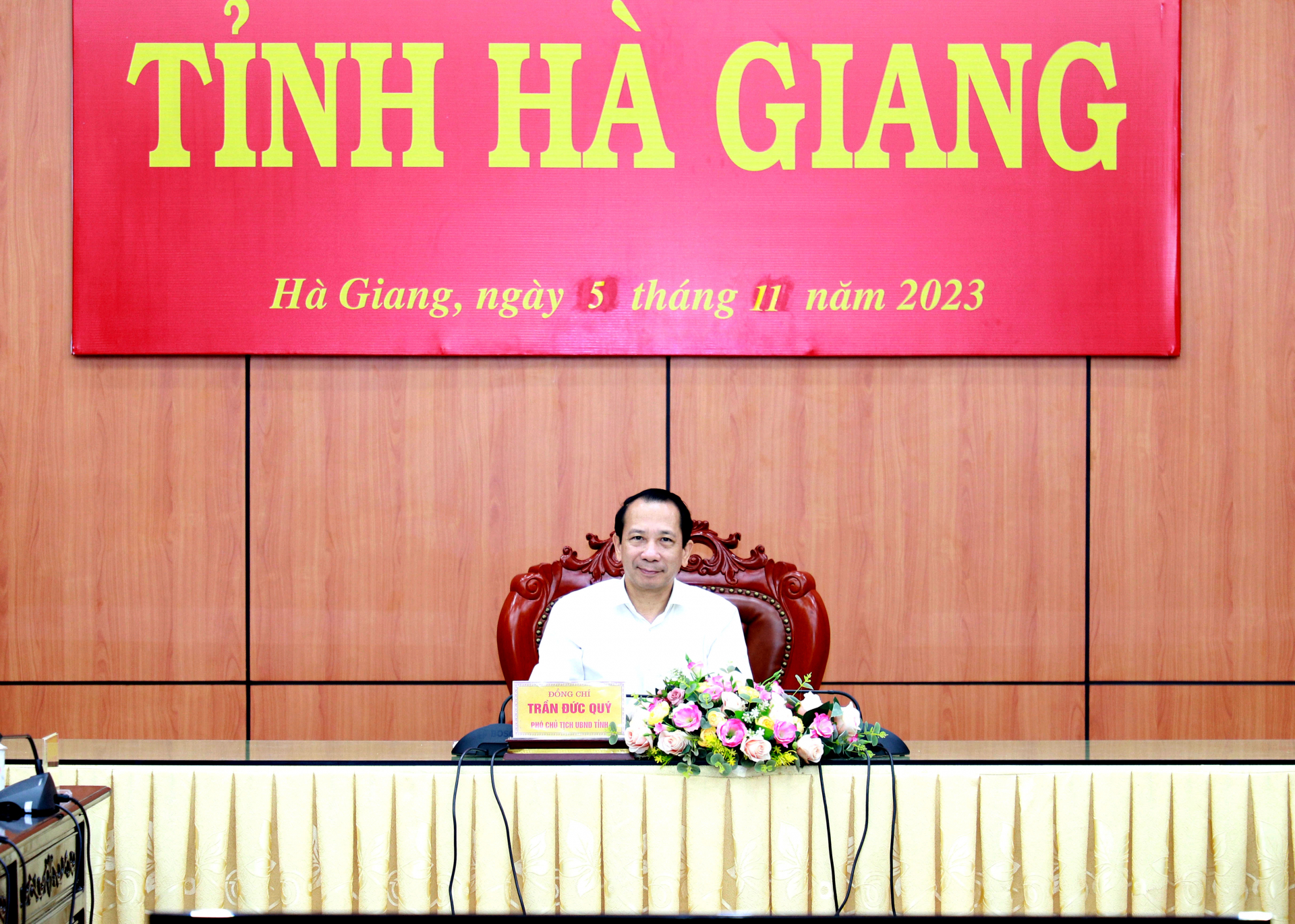 Phó Chủ tịch UBND tỉnh Trần Đức Quý chủ trì hội nghị tại điểm cầu của tỉnh.