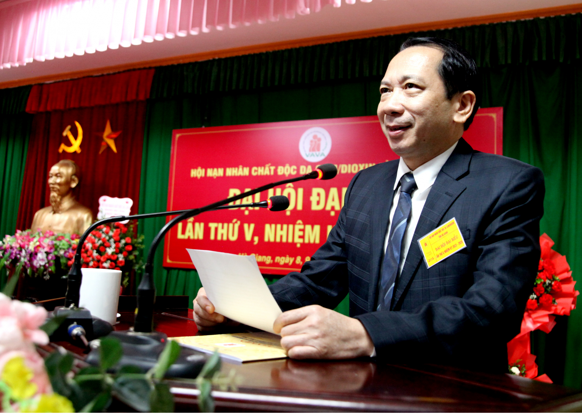 Phó Chủ tịch UBND tỉnh Trần Đức Quý phát biểu tại đại hội.