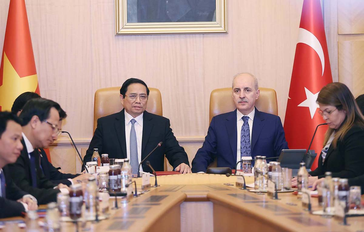 Thủ tướng Chính phủ Phạm Minh Chính hội kiến Chủ tịch Quốc hội Thổ Nhĩ Kỳ Numan Kurtulmus.