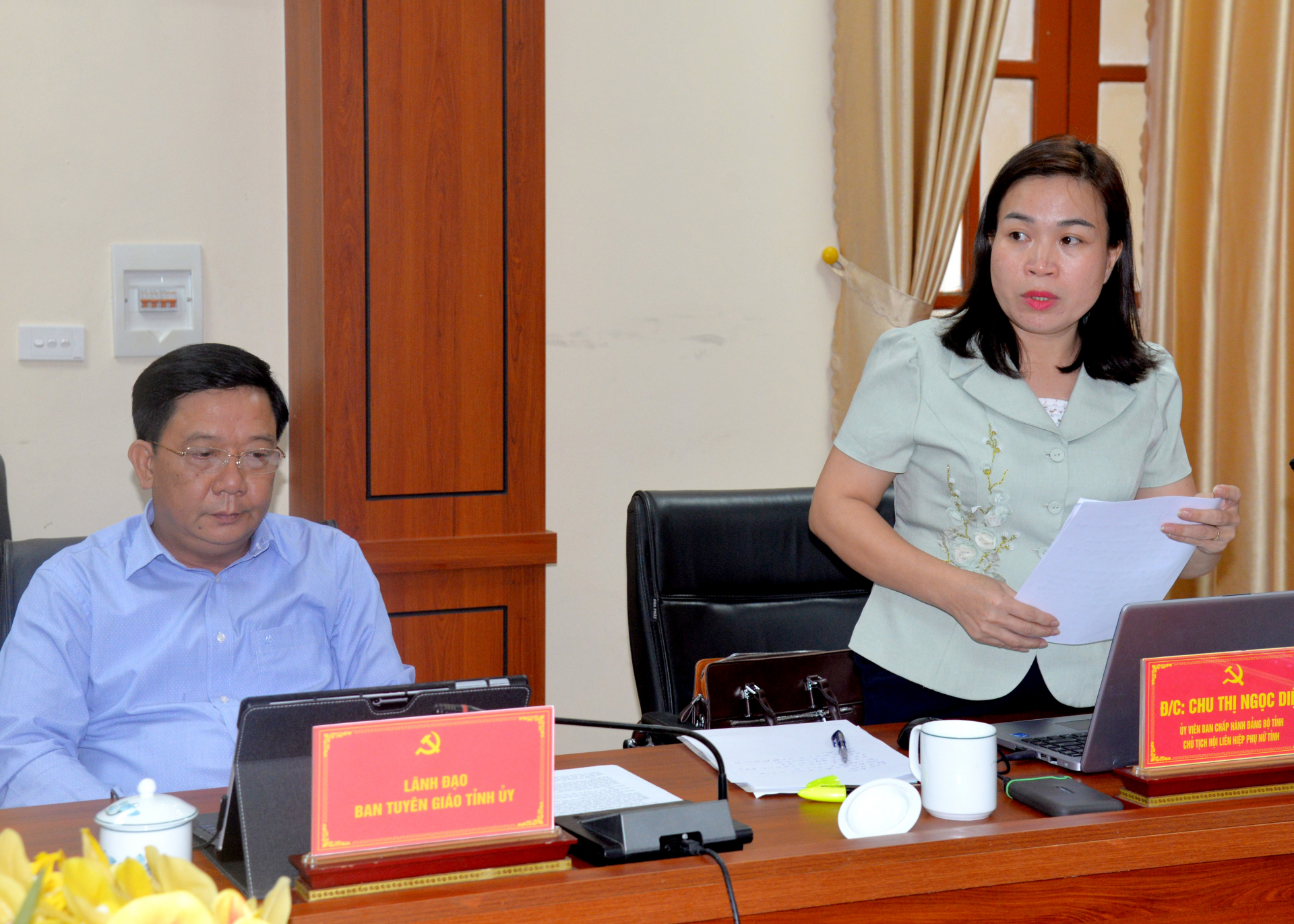 Chủ tịch Hội Liên hiệp Phụ nữ tỉnh Chu Thị Ngọc Diệp phát biểu tham luận tại buổi làm việc.