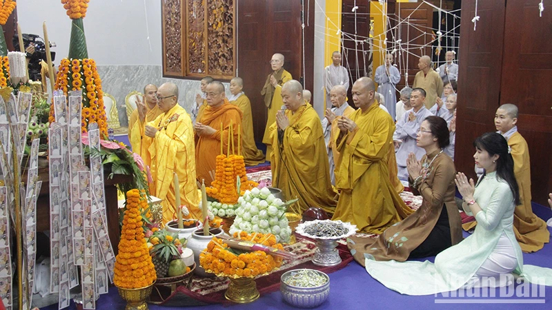 Lễ khánh thành công trình Tam bảo Chùa Diệu Giác tại tỉnh Savannakhet.
