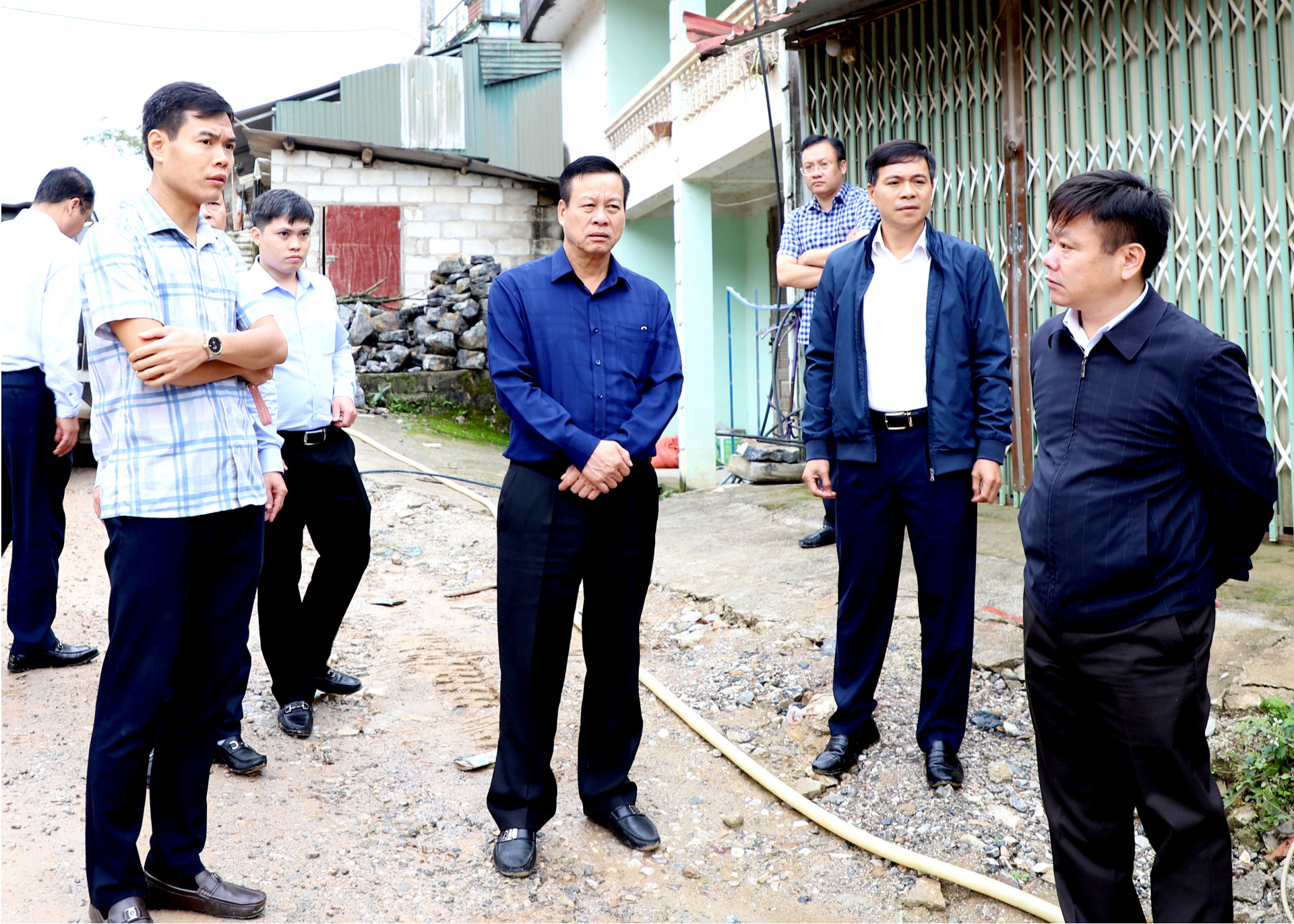 Chủ tịch UBND tỉnh Nguyễn Văn Sơn kiểm tra công tác giải phóng mặt bằng thuộc địa phận xã Sủng Máng (Mèo Vạc).