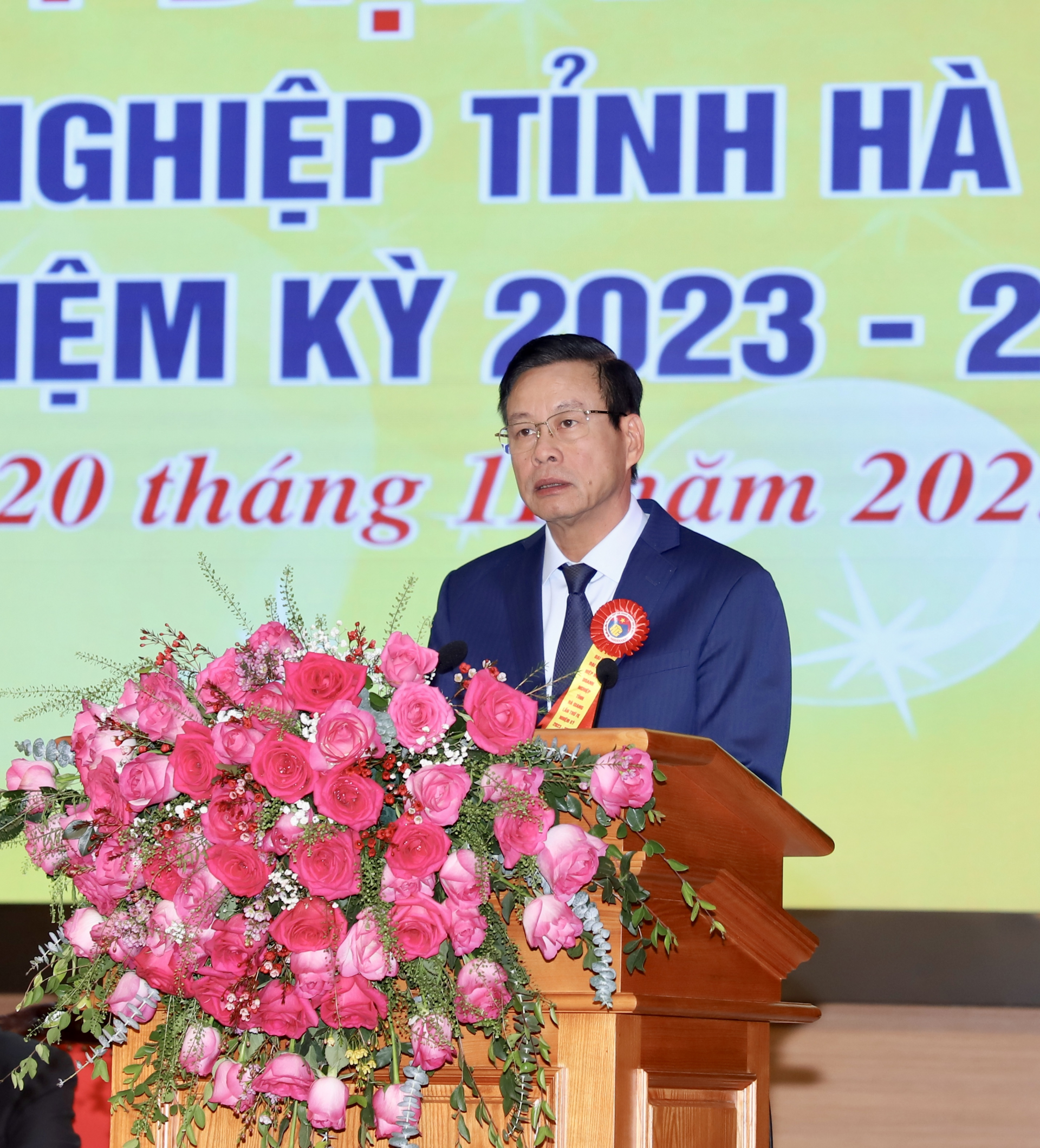 Chủ tịch UBND tỉnh Nguyễn Văn Sơn, Chủ tịch danh dự Hiệp hội Doanh nghiệp tỉnh phát biểu chỉ đạo tại đại hội