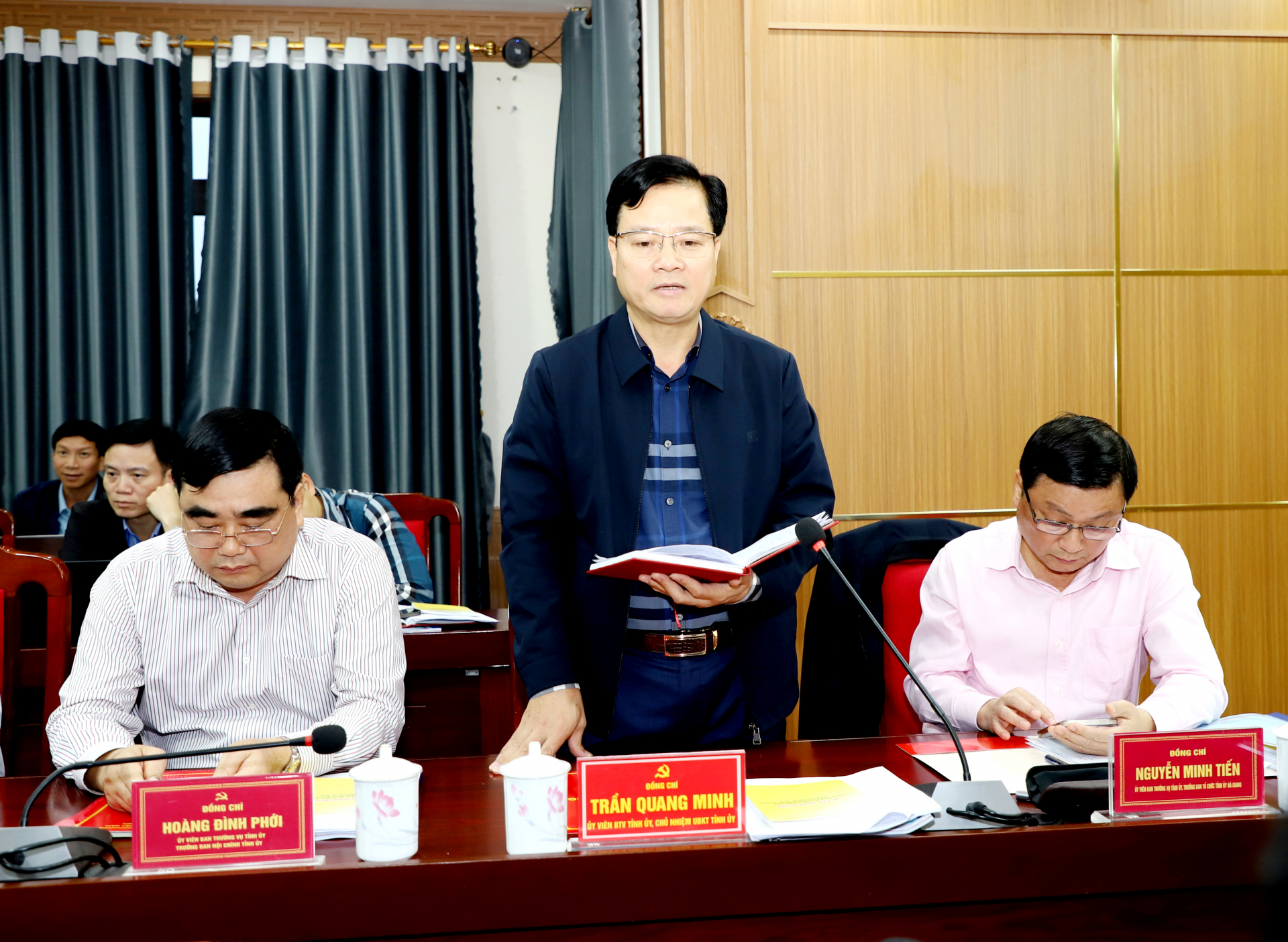 Chủ nhiệm UBKT Tỉnh ủy Trần Quang Minh thảo luận, đóng góp ý kiến với huyện Bắc Quang về công tác kiểm tra, giám sát trong Đảng.