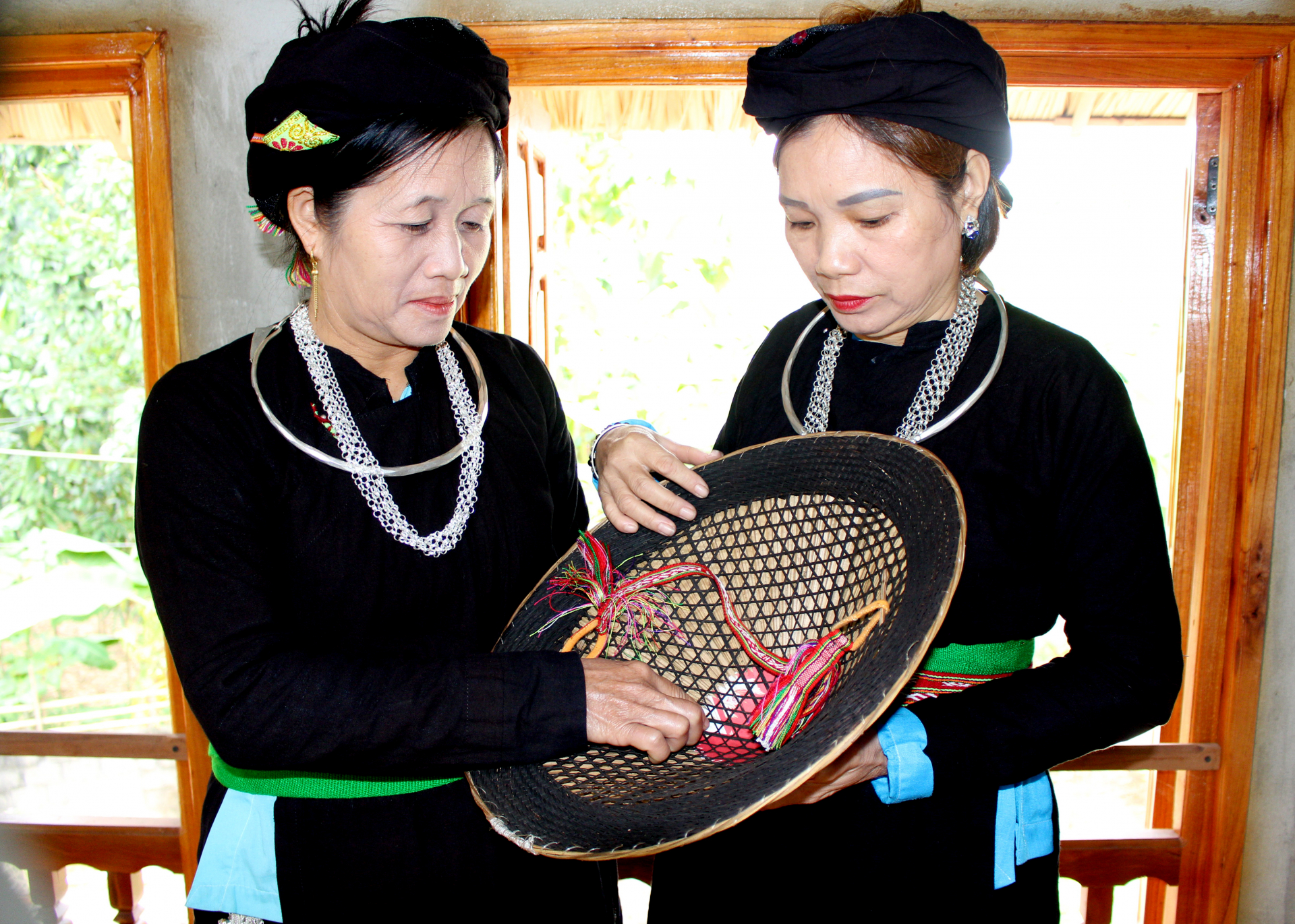 Nón lá hai mê của người Tày xã Xuân Giang được công nhận là Di sản văn hoá phi vật thể cấp quốc gia.
