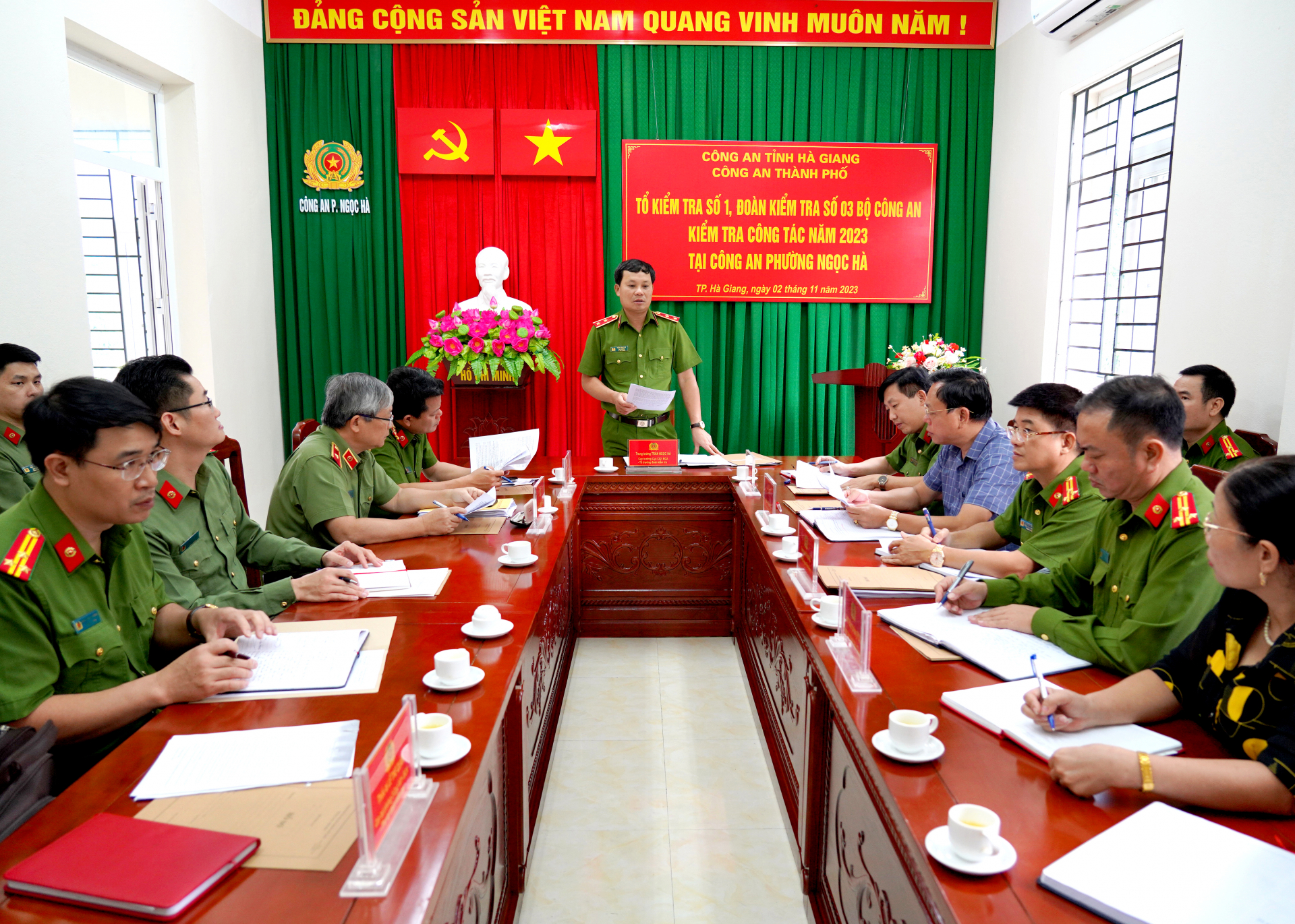 Đoàn công tác Bộ Công an kiểm tra các mặt công tác tại Công an thành phố Hà Giang. Ảnh: Nguyễn Lân