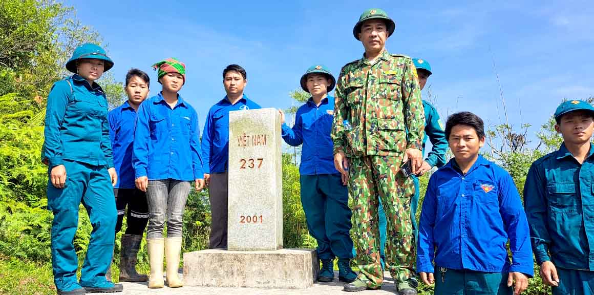 ĐVTN xã Lao Chải trong hành trình tham gia tuần tra, bảo vệ đường biên, mốc giới.
