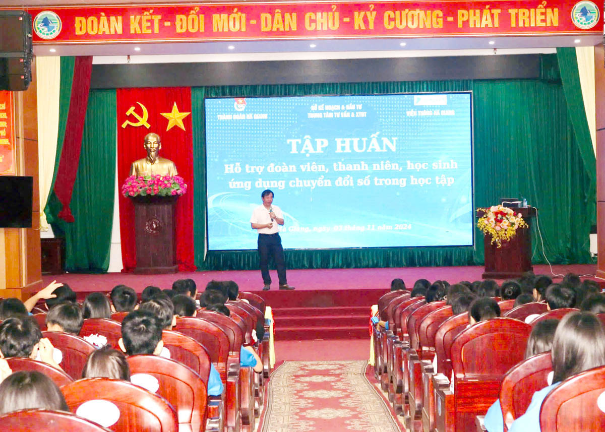 Quang cảnh buổi tập huấn.