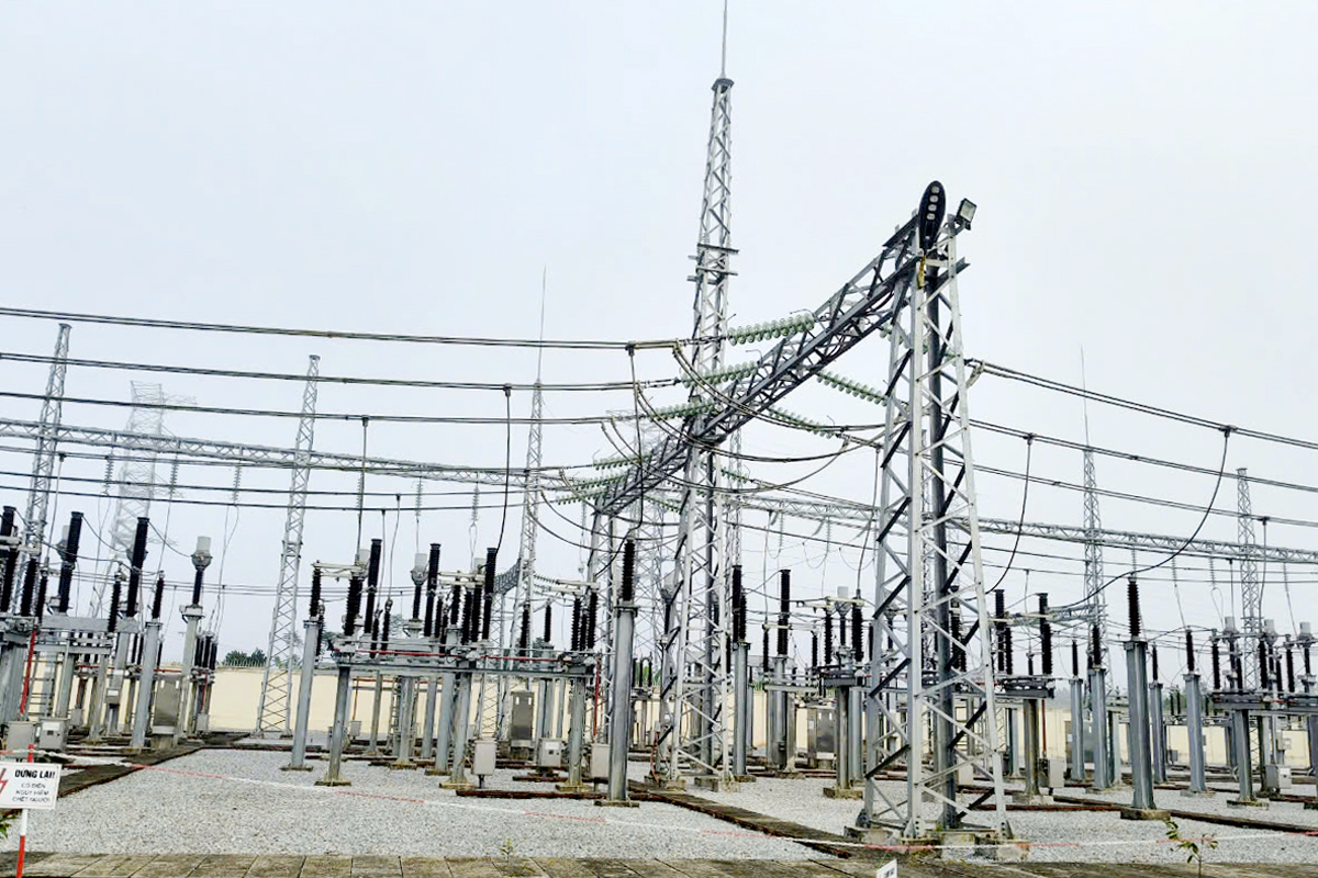 Trạm biến áp 220kV Bắc Quang có diện tích 48.600 m2; trong đó, diện tích xây dựng lắp đặt thiết bị là 35.700 m2. Đây là trạm trung gian, làm nhiệm vụ tiếp nhận, truyền tải công suất trên cấp điện áp 220kV từ hệ thống điện quốc gia, phân phối công suất các trạm biến áp 110kV trong khu vực tỉnh Hà Giang; có vai trò quan trọng trong việc truyền tải công suất các nhà máy thủy điện trên địa bàn tỉnh vào hệ thống điện miền Bắc.