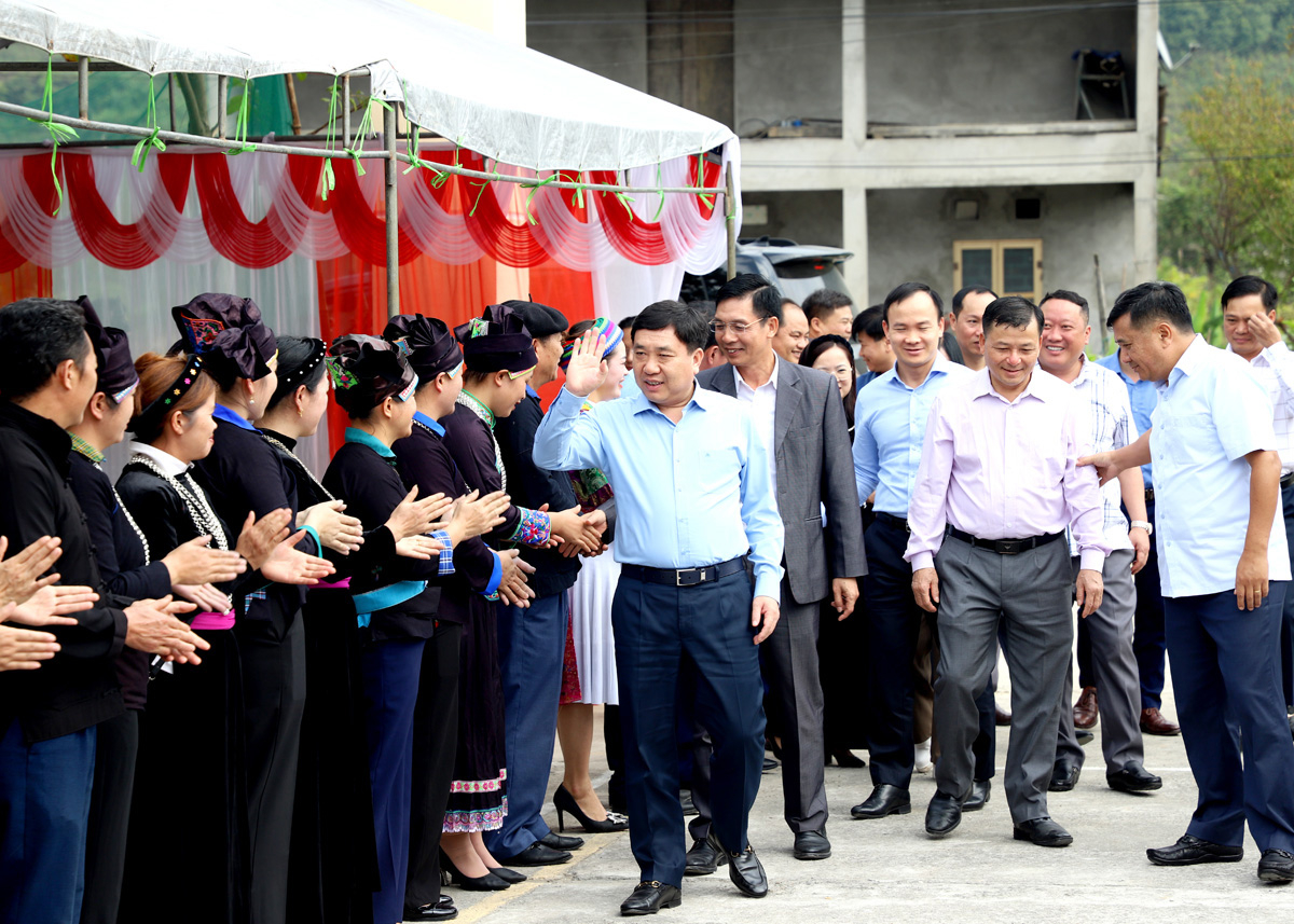 Quyền Bí thư Tỉnh ủy Nguyễn Mạnh Dũng tới dự Ngày hội đại đoàn kết thôn Thanh Long