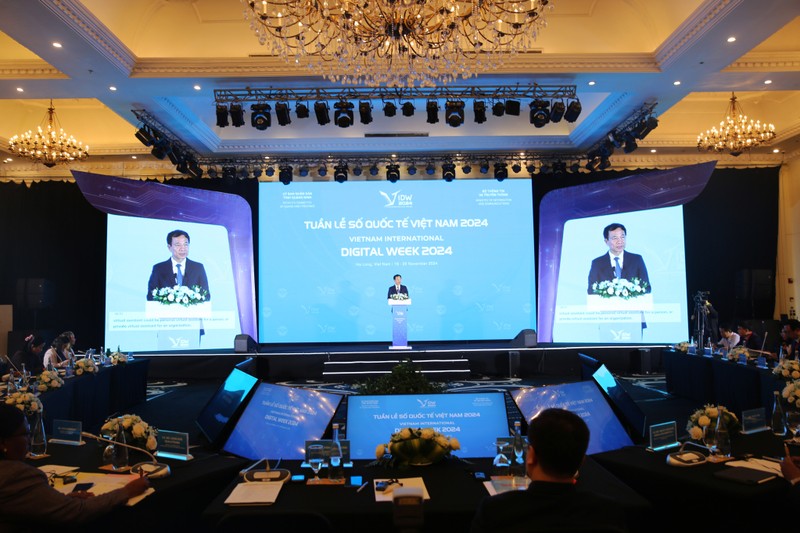 Minister of Information and Communications Nguyen Manh Hung speaks at the opening ceremony