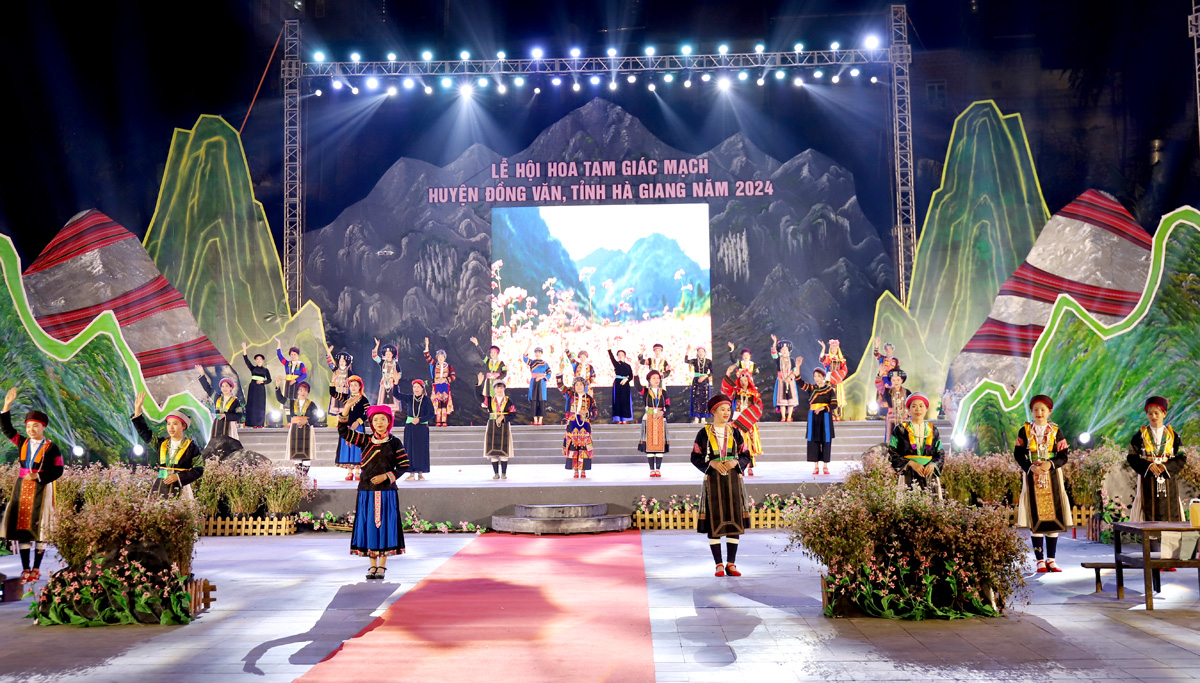 Performance of traditional ethnic costumes at the opening ceremony