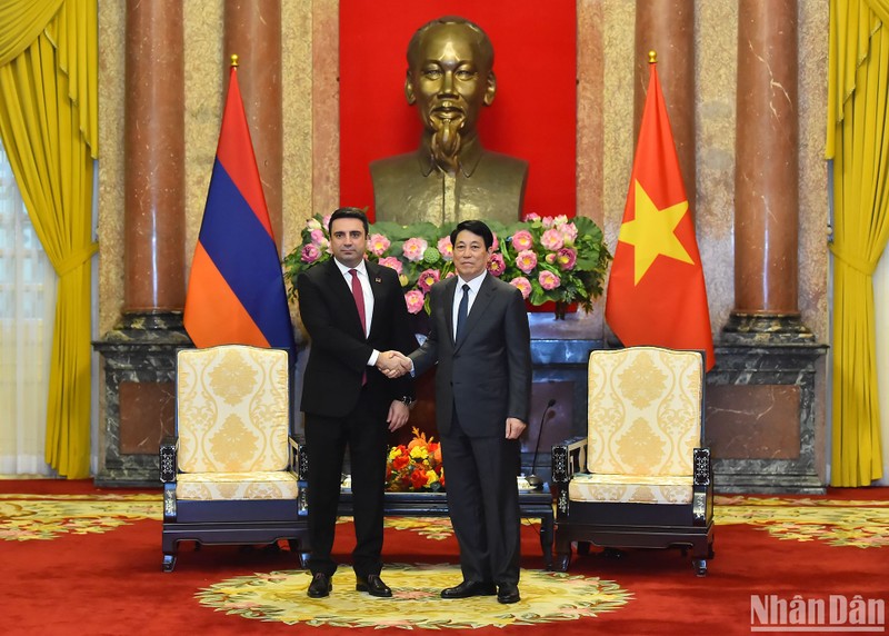 State President Luong Cuong (R) and President of the National Assembly (NA) of Armenia Alen Simonyan.