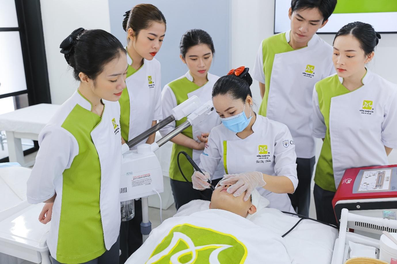 Spa và phun xăm là những lĩnh vực làm đẹp xu hướng tại Việt Nam