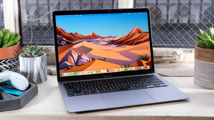 MacBook Air M1 8GB 256GB ở hữu thiết kế gọn nhẹ, chip M1 mang tới hiệu năng ấn tượng so với các dòng máy tính chip Intel trước đây 