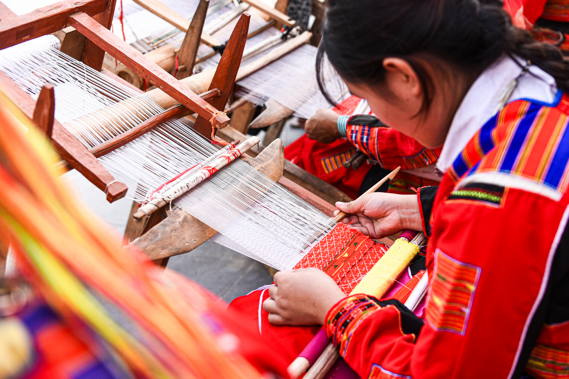 To preserve and promote the value of Pa Then attire, Quang Binh District has implemented several projects integrating traditional clothing into everyday life. The local schools have encouraged students to wear traditional outfits on Mondays and Wednesdays.