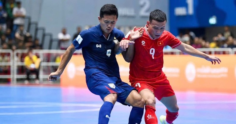 Vietnam (red) win 3 - 2 over Thailand in the last match of Group A at the ASEAN Futsal Championship 2024.