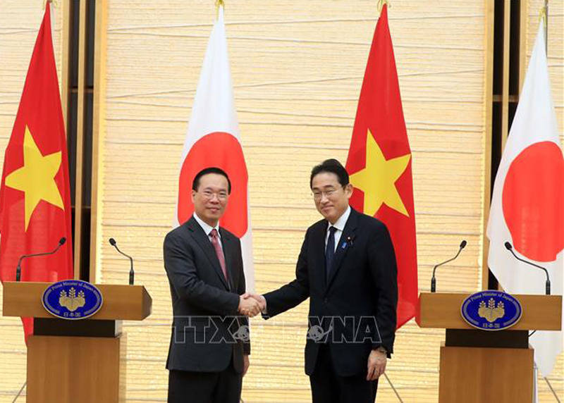 Chủ tịch nước Võ Văn Thưởng và Thủ tướng Nhật Bản Kishida Fumio tại cuộc gặp gỡ báo chí. 