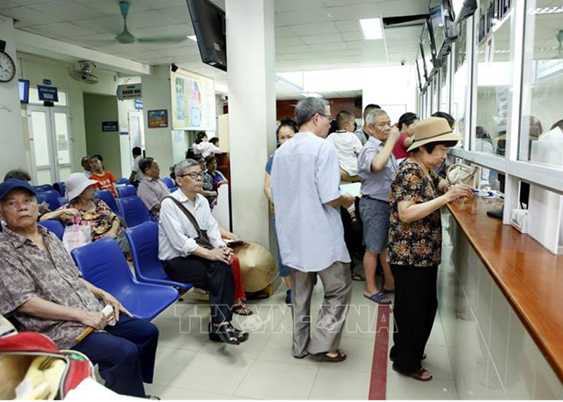Bệnh nhân đến khám, chữa bệnh tại Bệnh viện Đa khoa Đống Đa (Hà Nội).