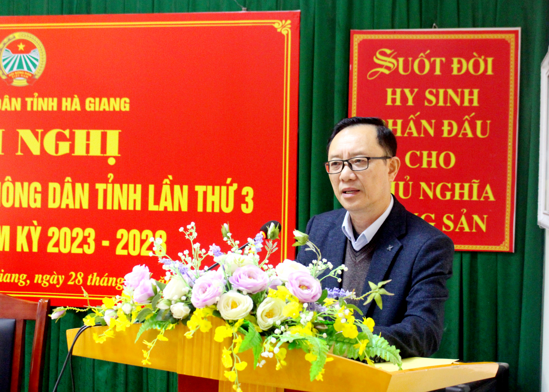 Phó Bí thư Thường trực Tỉnh ủy, Chủ tịch HĐND tỉnh Thào Hồng Sơn phát biểu chỉ đạo tại hội nghị