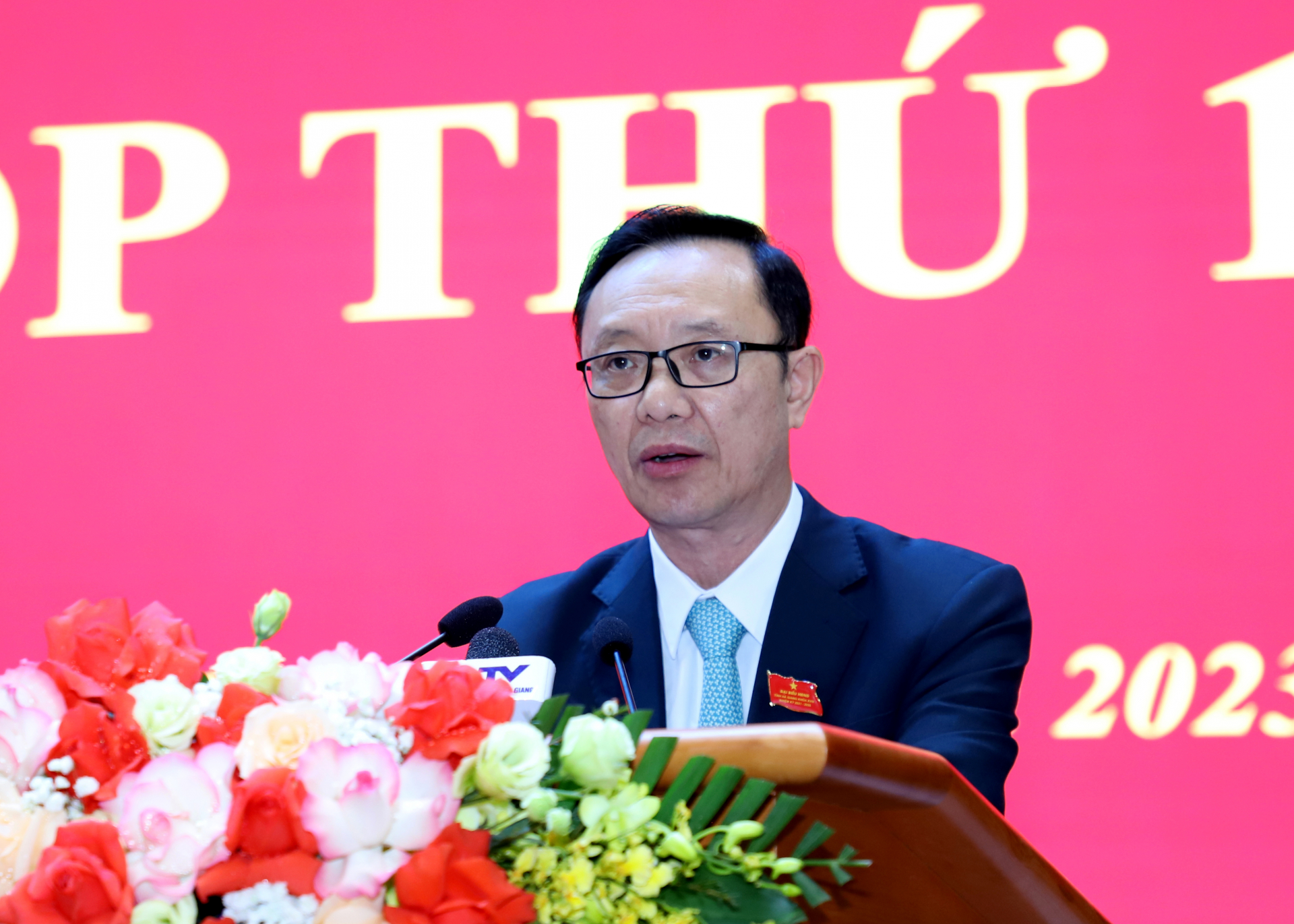 Phó Bí thư Thường trực Tỉnh ủy, Chủ tịch HĐND tỉnh Thào Hồng Sơn phát biểu bế mạc kỳ họp.