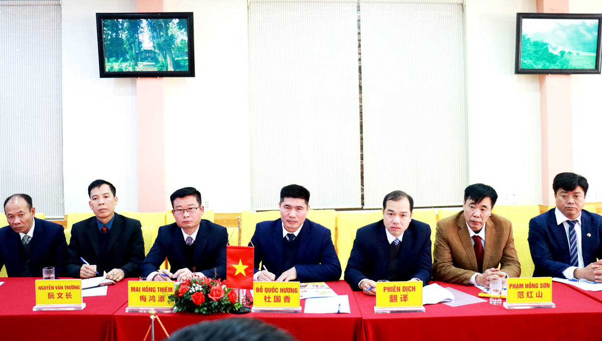 Giám đốc Sở Ngoại vụ tỉnh Hà Giang, Đỗ Quốc Hương phát biểu tại hội đàm.