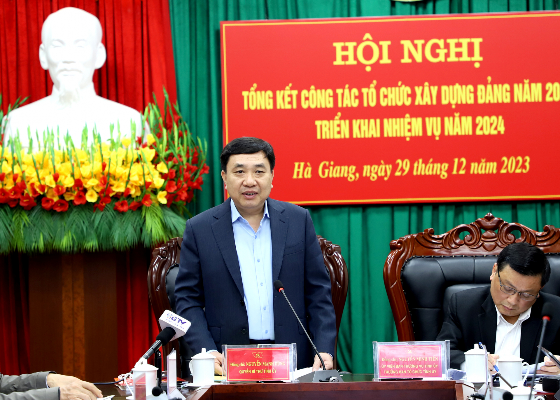 Quyền Bí thư Tỉnh ủy Nguyễn Mạnh Dũng phát biểu kết luận hội nghị.