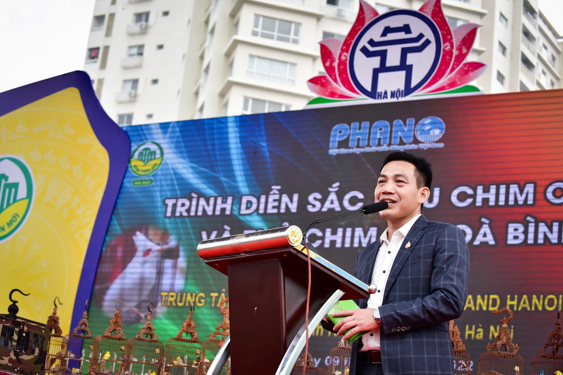 Nhà báo Vương Xuân Nguyên phát biểu trong một sự kiện Sinh Vật Cảnh