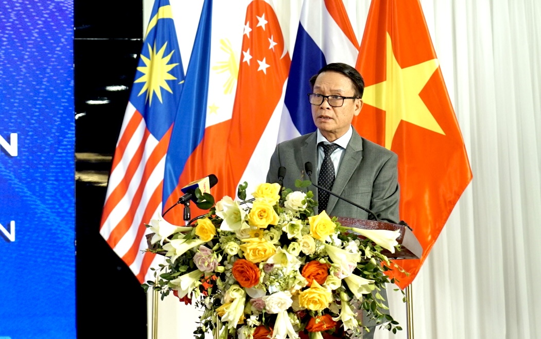 Đồng chí Nguyễn Đức Lợi, Phó Chủ tịch Thường trực HNB Việt Nam phát biểu đề dẫn Hội thảo.
