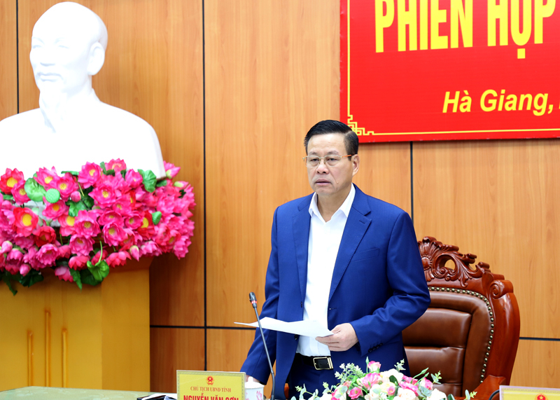 Chủ tịch UBND tỉnh Nguyễn Văn Sơn kết luận phiên họp.