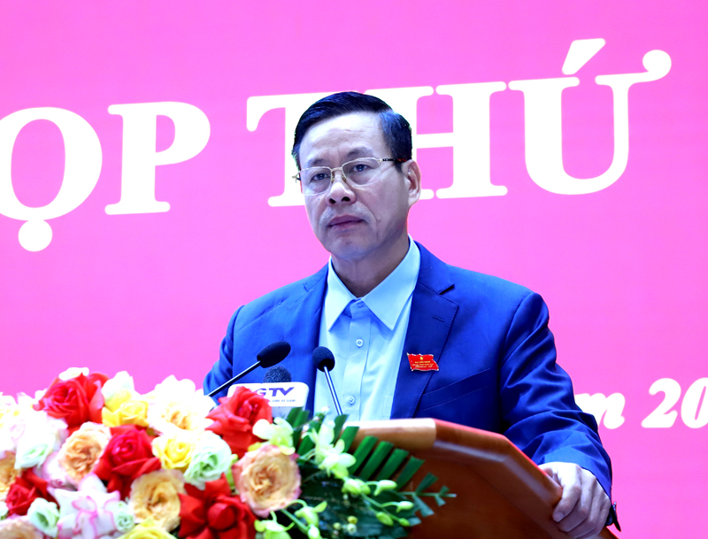 Phó Bí thư Tỉnh ủy, Chủ tịch UBND tỉnh Nguyễn Văn Sơn làm rõ một số nội dung đại biểu quan tâm.