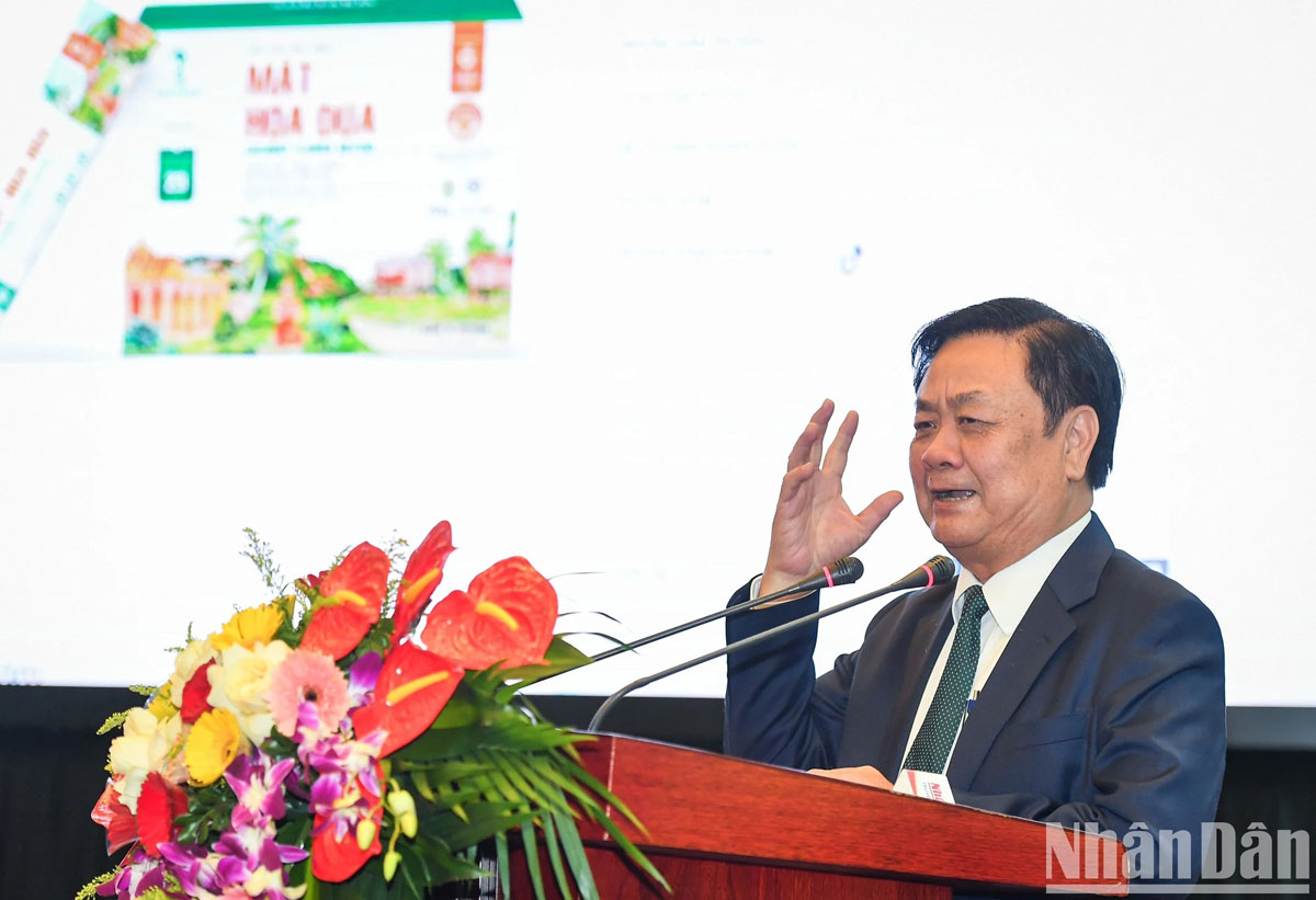 Đồng chí Lê Minh Hoan, Bộ trưởng Nông nghiệp và Phát triển nông thôn đánh giá cao Chuyên trang OCOP trên Báo Nhân Dân.