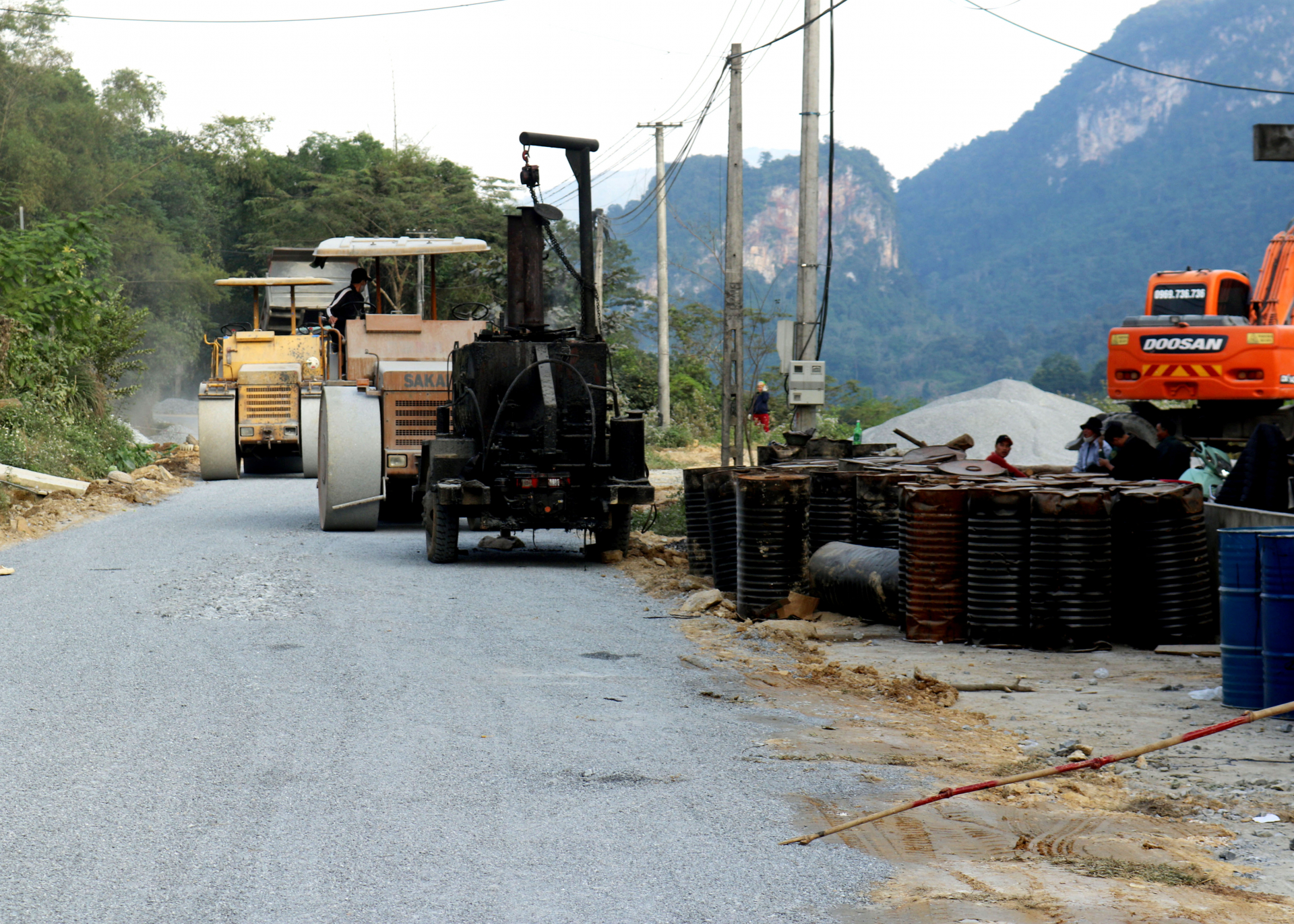 Công trình sửa chữa hư hỏng nền, mặt đường trên đoạn km 47 – km 52 Quốc lộ 34 thuộc khu vực xã Lạc Nông (Bắc Mê).