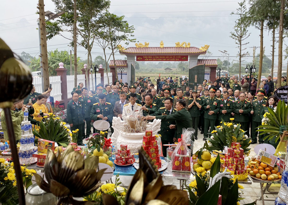 Đông đảo các CCB Lữ đoàn 168 và Lữ đoàn 297 về dự lễ khánh thành nhà bia 