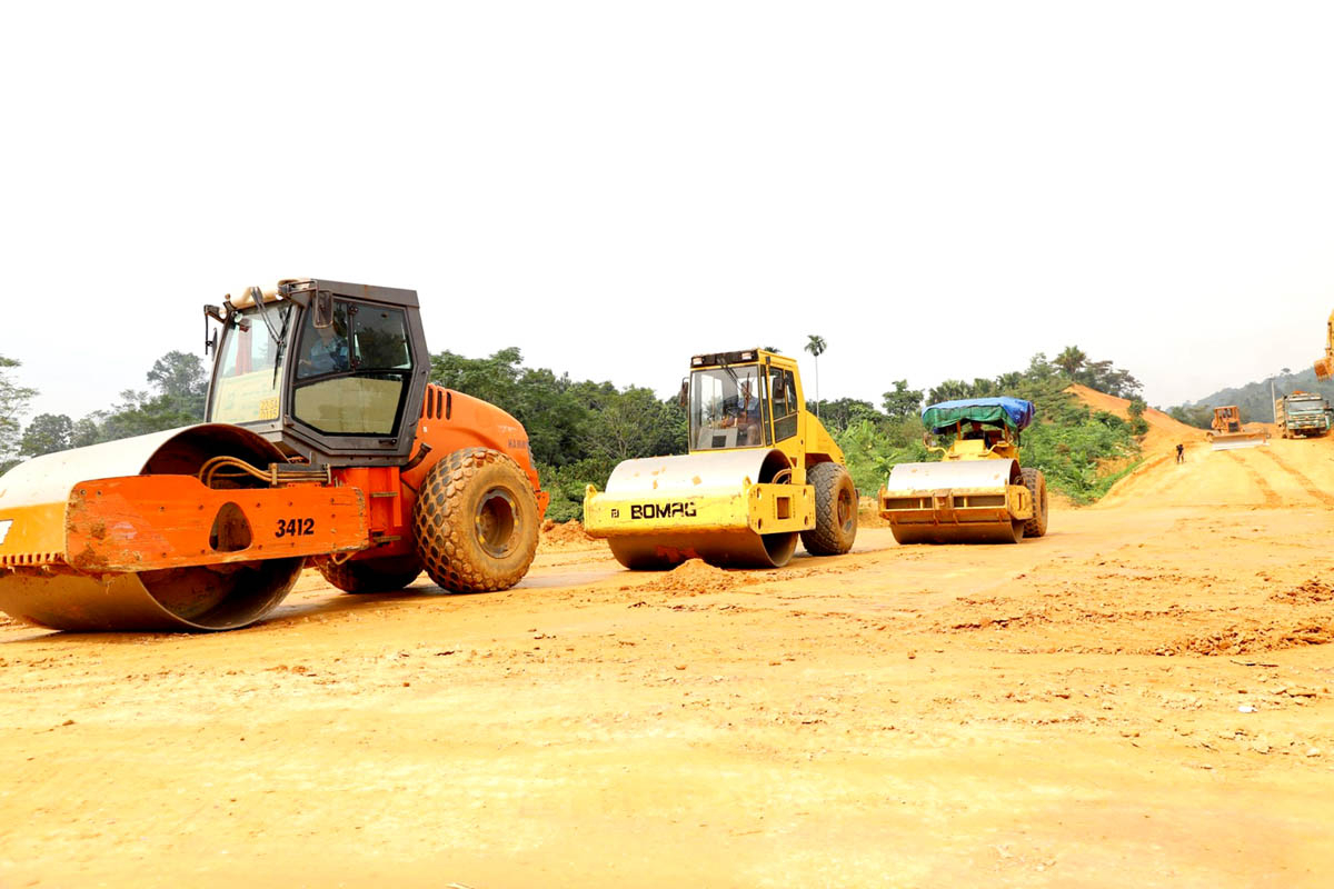 Tập trung máy móc đẩy nhanh tiến độ thi công Dự án Cao tốc Tuyên Quang - Hà Giang (giai đoạn 1), đoạn qua tỉnh Hà Giang.