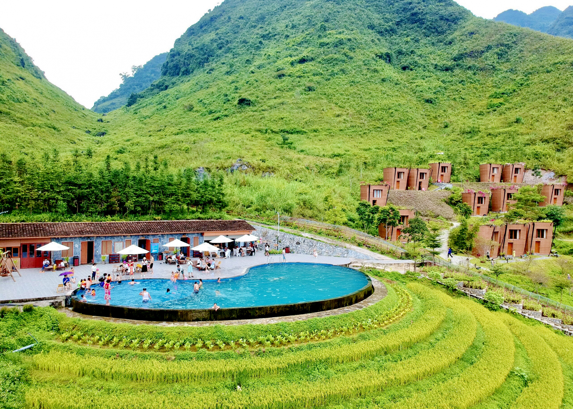 Khu du lịch nghỉ dưỡng cao cấp H’Mong Vilage (Quản Bạ) được trao giải thưởng Khách sạn xanh ASEAN 2022.