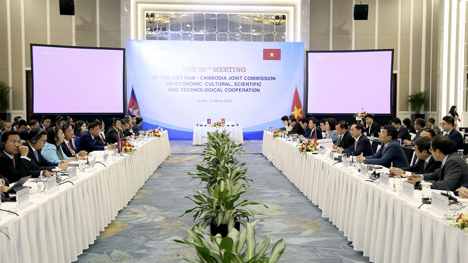 Kỳ họp lần thứ 20 Ủy ban hỗn hợp Việt Nam-Campuchia về hợp tác kinh tế, văn hóa, khoa học và kỹ thuật diễn ra vào ngày 21/3/2023. 