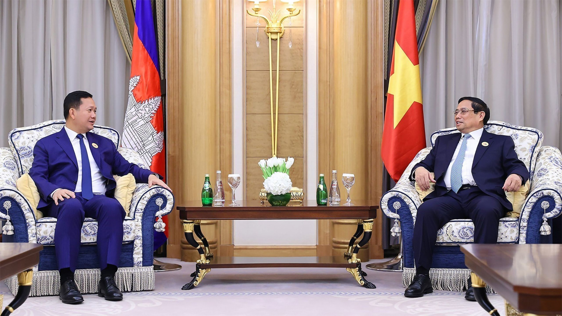 Nhân dịp tham dự Hội nghị cấp cao ASEAN-GCC tại Saudi Arabia, ngày 20/10/2023, Thủ tướng Chính phủ Phạm Minh Chính có cuộc gặp Thủ tướng Campuchia Hun Manet. 
