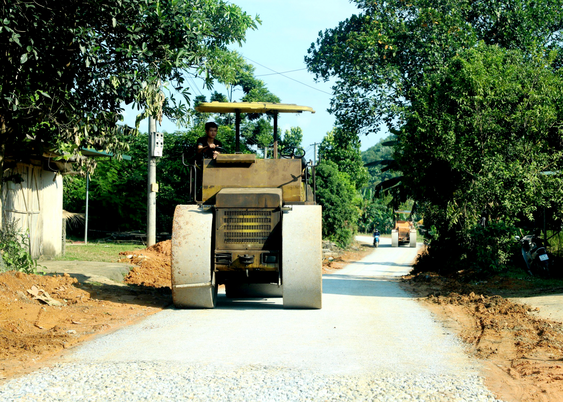 Tuyến đường Kim Ngọc - Thượng Bình đang dần hoàn thiện, tạo điều kiện đi lại thuận tiện cho nhân dân.