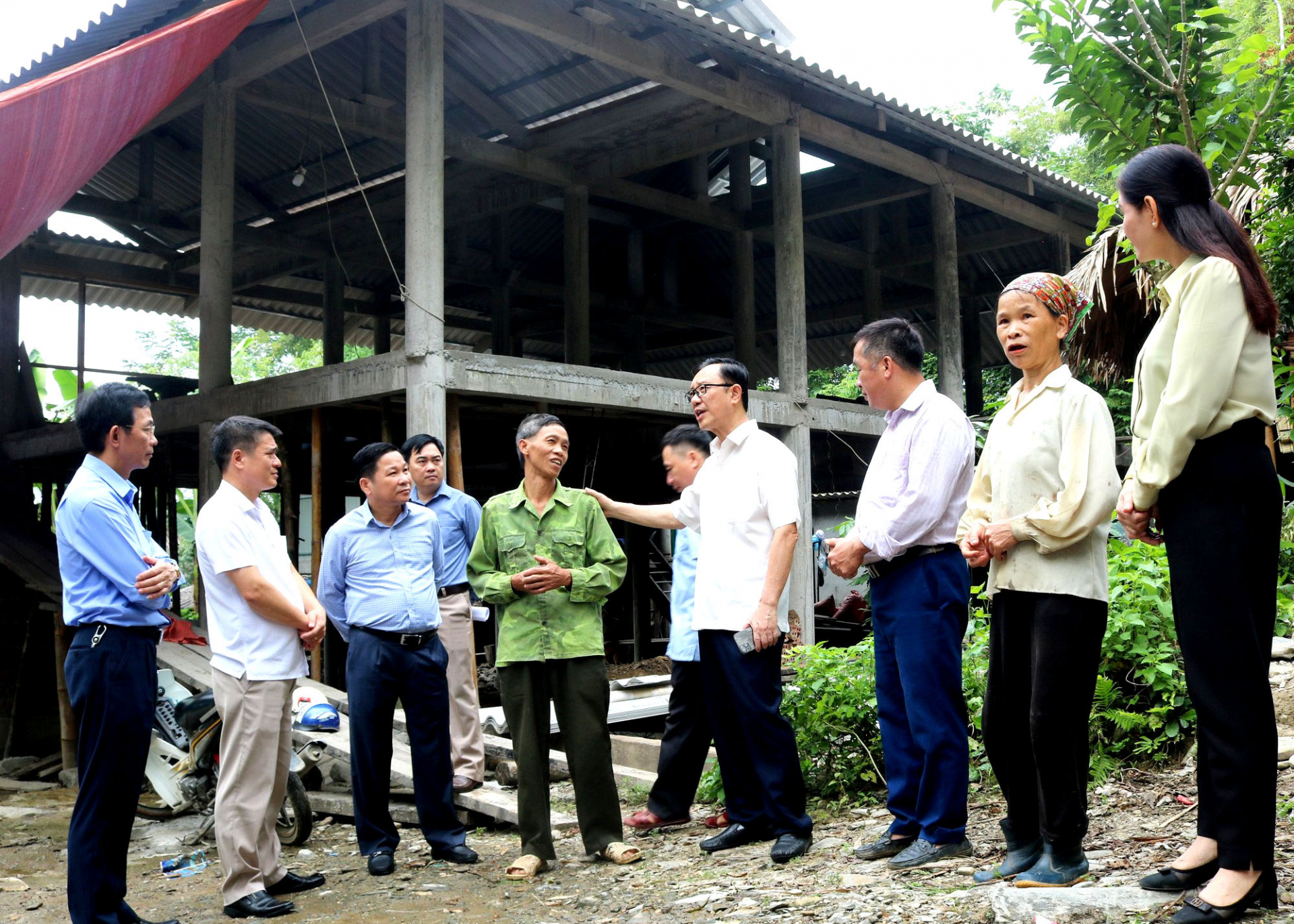 Thường trực HĐND tỉnh Hà Giang khảo sát việc giải ngân vốn hỗ trợ hộ nghèo làm nhà ở theo  chương trình mục tiêu quốc gia tại xã Yên Định huyện Bắc Mê.