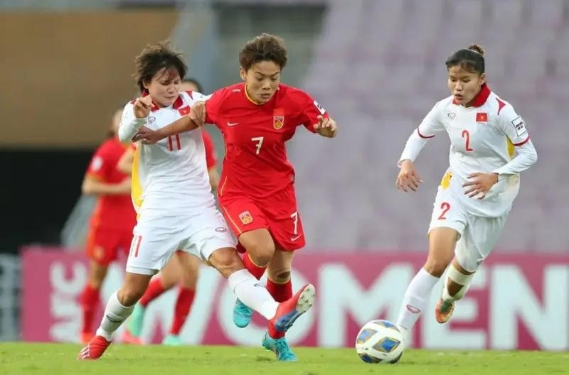 The Vietnamese womens football team in a friendly with the Chinese womens football team in China in October 2024